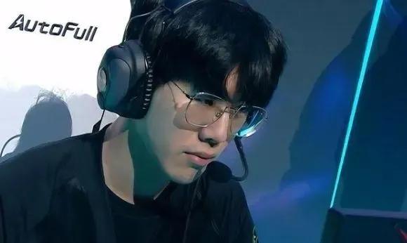 他不僅是曼 他不僅是曼